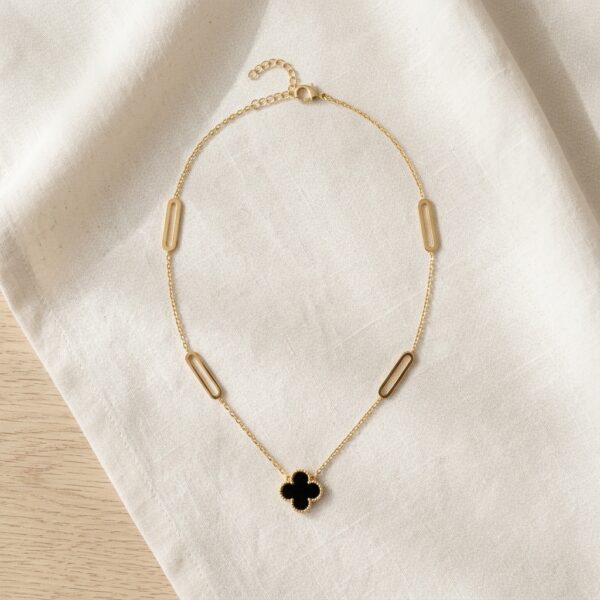 The Alhambra Noir Clover Necklace