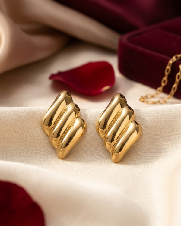 The Siena Ribbed Statement Studs