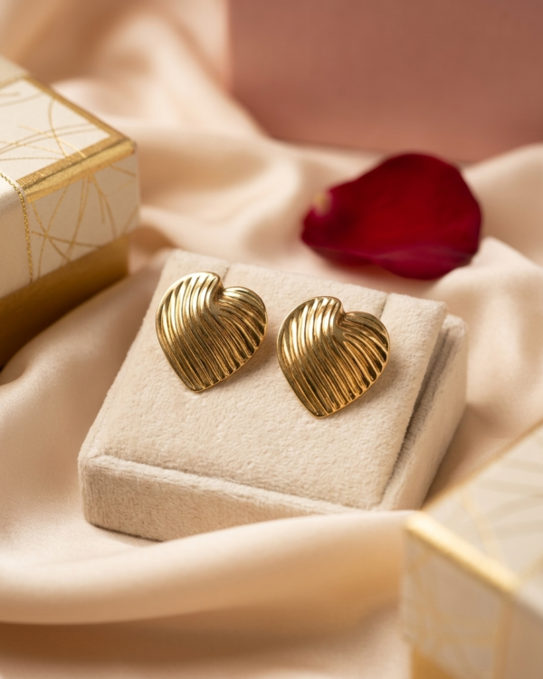 The Juliette Ribbed Heart Studs