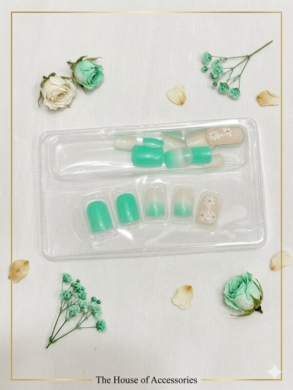 The Mint Sorbet & Fresh Daisy Press-On Nail Set